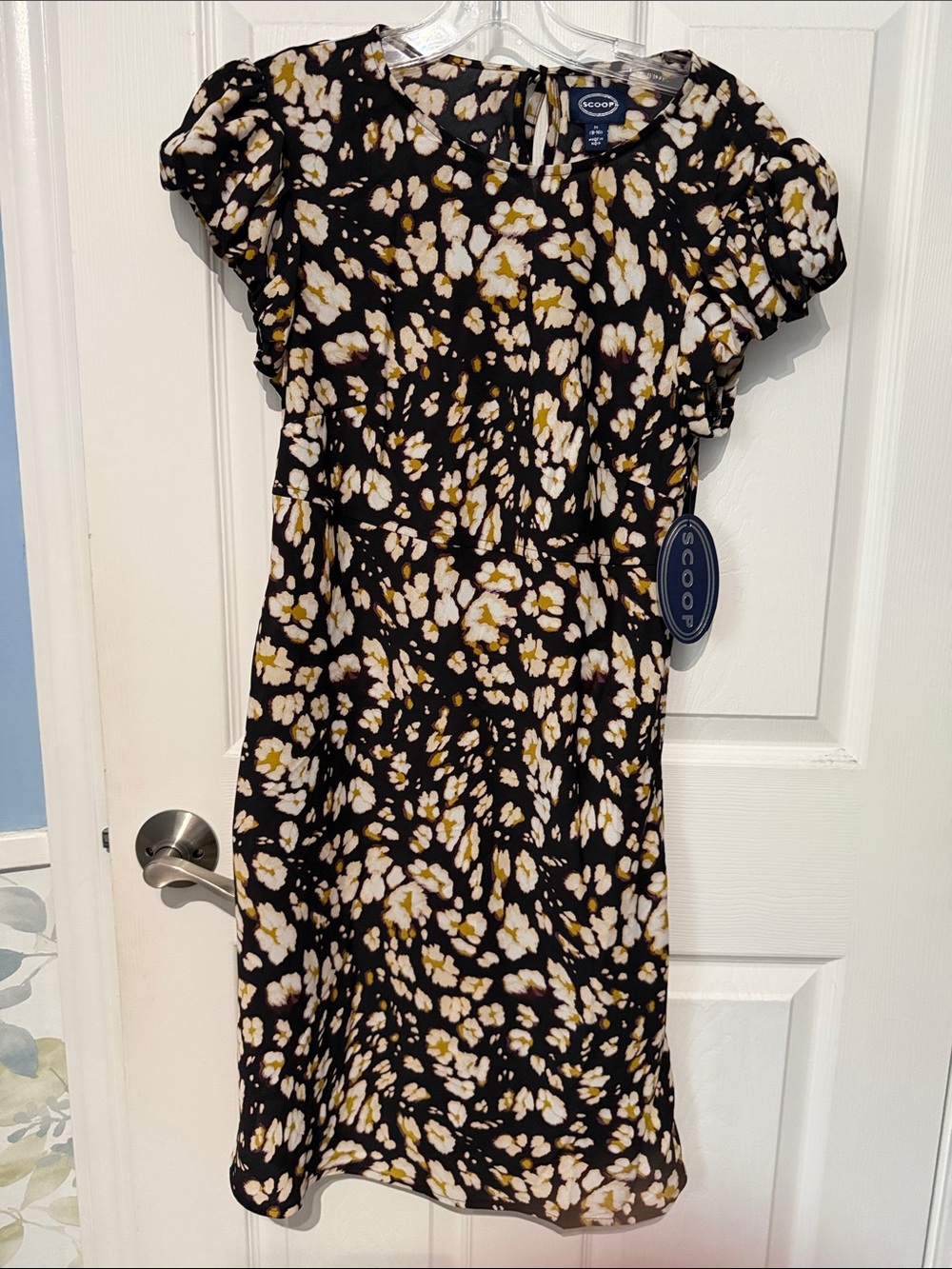 NWT Scoop Black Floral Print Dress with Puff Sleeves. Size 8-10.